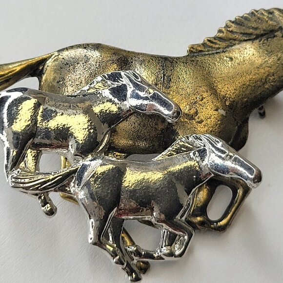 Race Horses Brooch Pin in Silver and Gold Tone - Picture 2 of 9